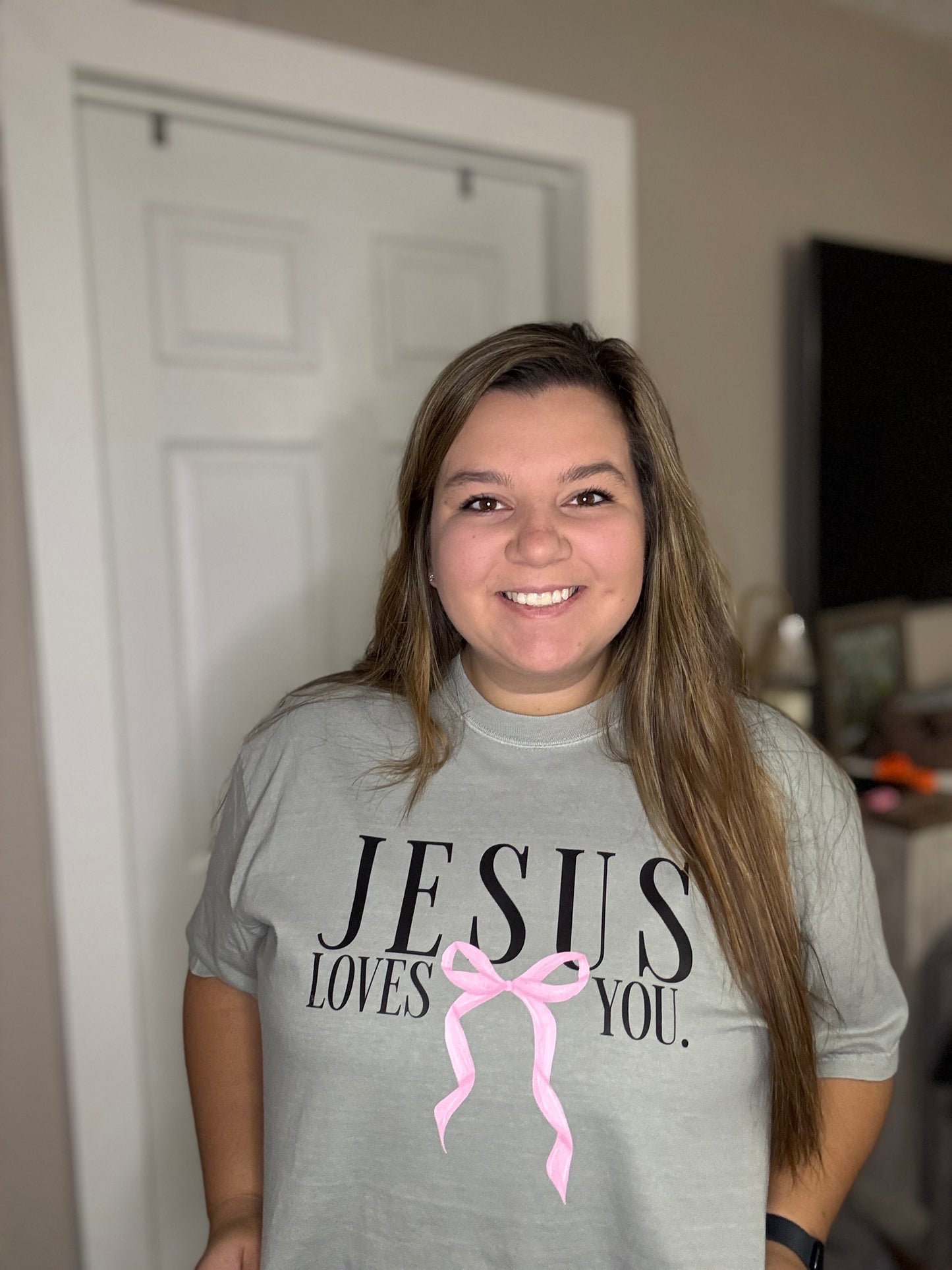 Jesus Loves You | T-Shirt