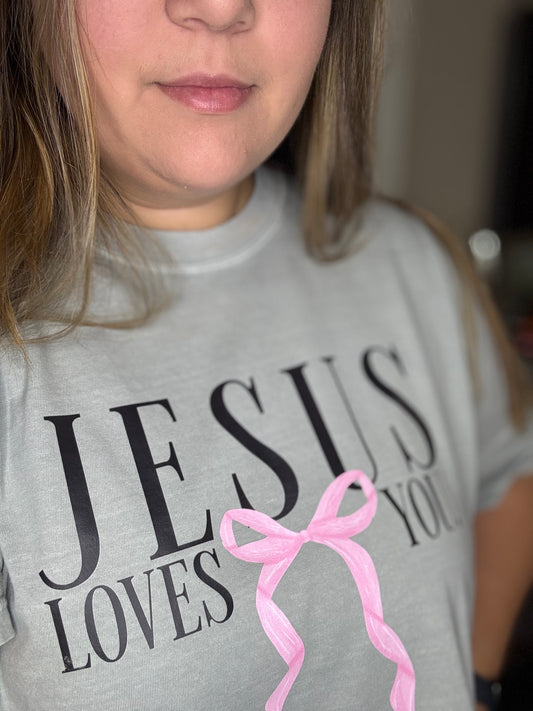 Jesus Loves You | T-Shirt