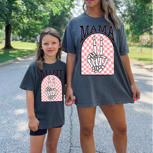 Skeleton Hands Mama | T-Shirt